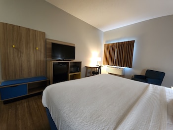 Deluxe Suite, 1 King Bed, Non Smoking