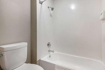 Comfort Room, 2 Queen Beds, Non Smoking