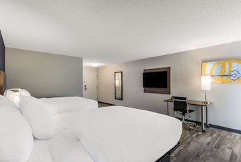 Suite, 2 Queen Beds, Non Smoking (Efficiency)