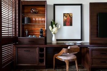 Oceanfront Room, 1 King + sofabed