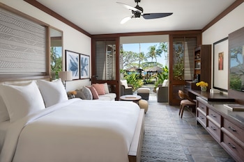 Poolside Room, 1 King Bed + sofabed