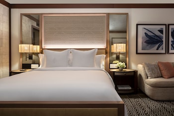 Oceanfront Room, 1 King + sofabed