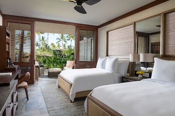 Poolside Room, 1 King Bed + sofabed