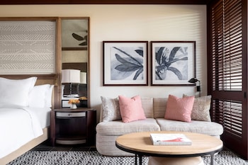 Oceanfront Room, 1 King + sofabed