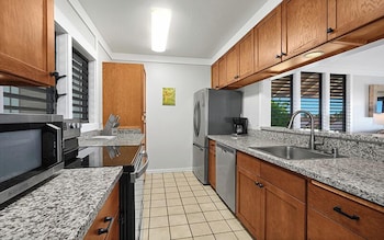 2 Bedrooms, Partial Ocean View (Unit 116, 2 Bath)