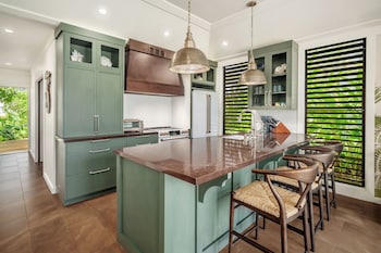 Royal Room, 1 Bedroom, Garden View (Unit 0150 ,1Bath)