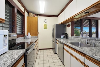 Condo, 2 Bedrooms, Partial Ocean View