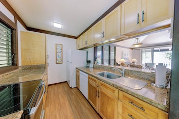 Royal Condo, 2 Bedrooms, Garden View