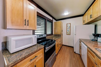 Royal Condo, 2 Bedrooms, Garden View
