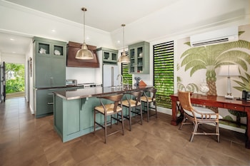 Royal Room, 1 Bedroom, Garden View (Unit 0150 ,1Bath)