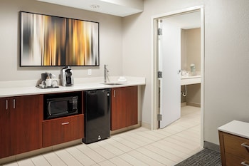 Suite, 1 King Bed with Sofa bed, Mobility Accessible (Accessible Bathtub)