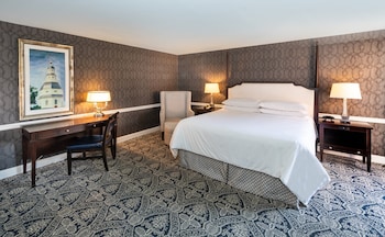 Room, 1 King Bed, Balcony (Governor Calvert)