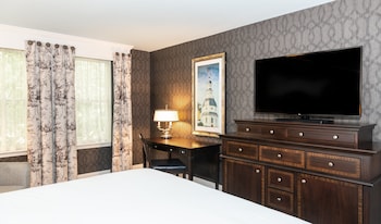 Room, 1 King Bed (Governor Calvert King)