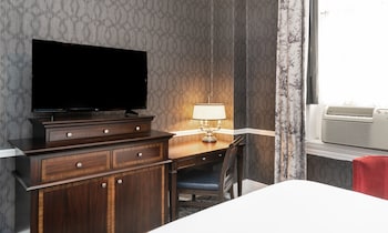 Room, 1 Queen Bed (Maryland Inn)