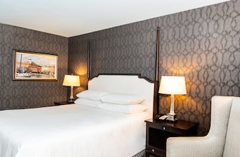Room, 1 King Bed (Governor Calvert King)