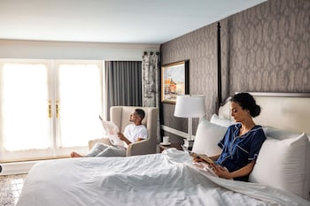 Room, 1 King Bed, Balcony (Governor Calvert)