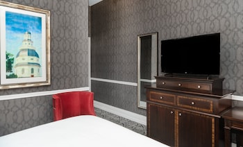 Room, 1 Queen Bed (Maryland Inn)