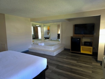 Studio Suite, 1 King Bed, Non Smoking