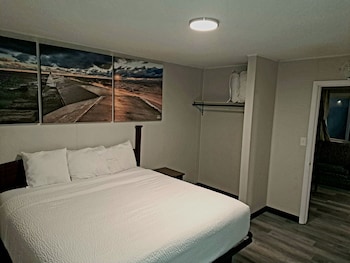 Suite, 1 Bedroom, Non Smoking (1 King Bed, Edison Suite)
