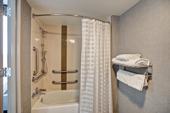 Room, 1 King Bed, Accessible, Bathtub