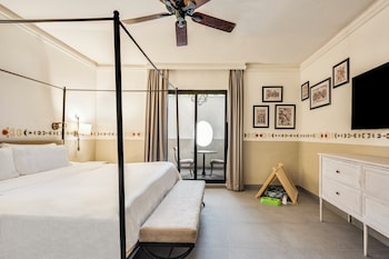 Superior Room, 1 King Bed (Dog Friendly)
