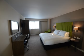 Standard Room, 1 King Bed with Sofa bed (Parade Ring View)