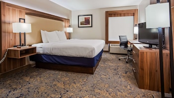 Standard Room, 1 King Bed, Accessible, Refrigerator & Microwave