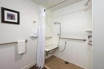 One king size accessible room