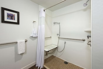 One king size accessible room