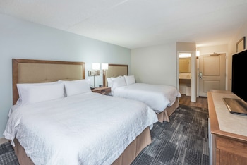 Two queen size beds