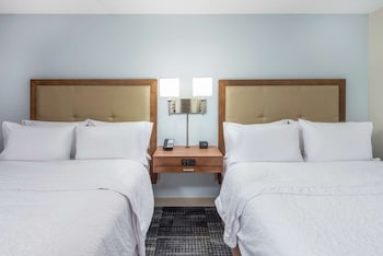 Two queen size beds