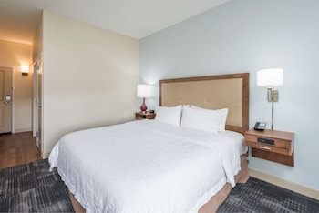 One king size accessible room
