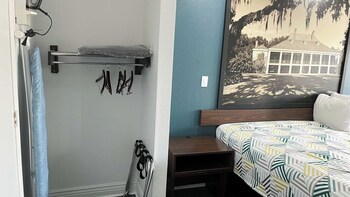 Standard Room, 1 King Bed, Smoking, Refrigerator & Microwave