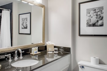 Deluxe Room, 1 King Bed, Mobility Accessible