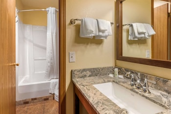 Standard Suite, 2 Queen Beds