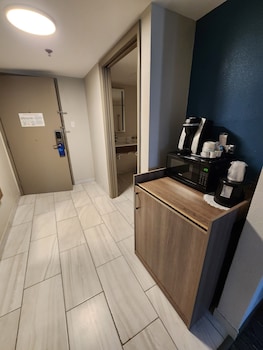 Standard Room, 1 King Bed, Accessible (Mobility, Transfer Shower)