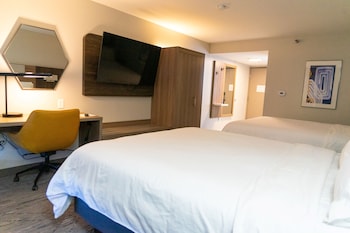 Standard Room, 2 Queen Beds, Microwave
