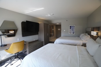 Standard Room, 2 Queen Beds, Microwave
