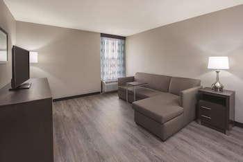 Suite, 1 King Bed, Non Smoking (1 Bedroom)