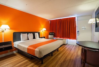 Standard Room, 1 King Bed, Smoking