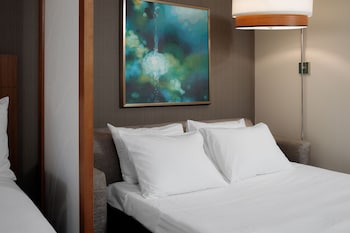 High Floor Suite, 1 King Bed & Sofa Bed