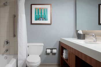 High Floor Suite, 1 King Bed & Sofa Bed
