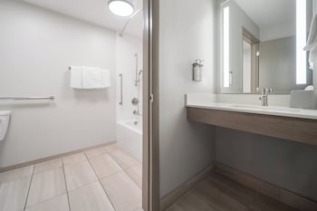 Standard Room, 2 Queen Beds, Balcony