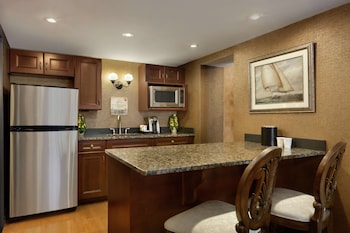 Suite, 1 King Bed, Separate Living Area (Windsor Suite)