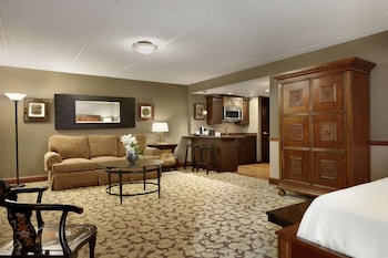 Suite, 1 King Bed, Lower Terrace Level (Mandarin Suite)