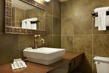 Suite, 1 King Bed, Lower Terrace Level (Mandarin Suite)