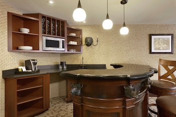 Suite, 1 King Bed, Jetted Tub (Safari Suite)