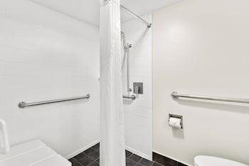 Standard Room, 2 Queen Beds, Accessible (Mobil, Roll Shwr)