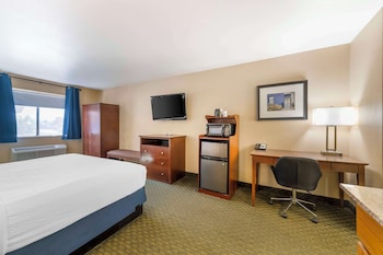 Standard Room, 1 King Bed, Non Smoking, Refrigerator & Microwave