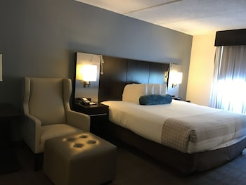 Standard Room, 1 King Bed, Non Smoking, Refrigerator